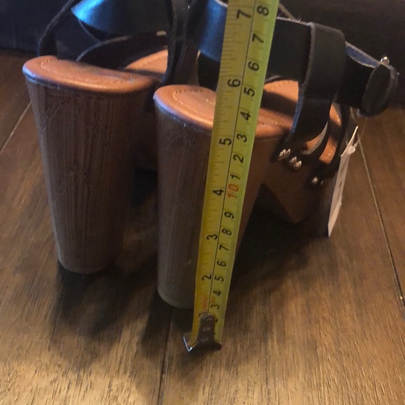 Shoes - Picture 2 of 6